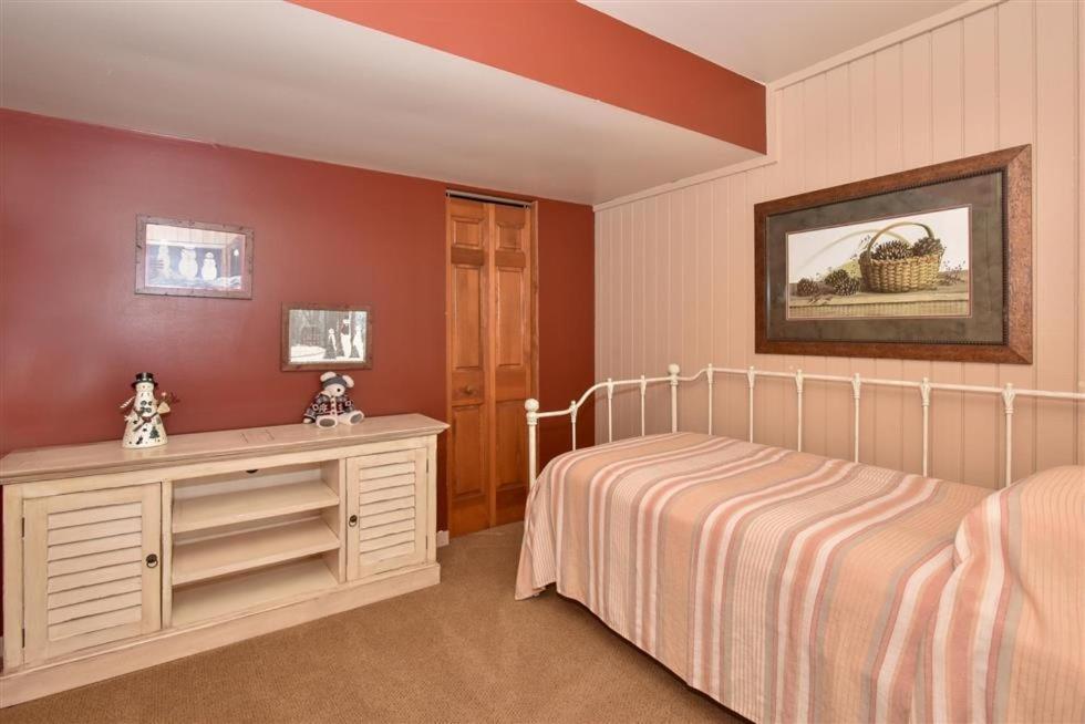 Seven Springs 3 Bedroom Standard Townhouse, Sleeps 11!